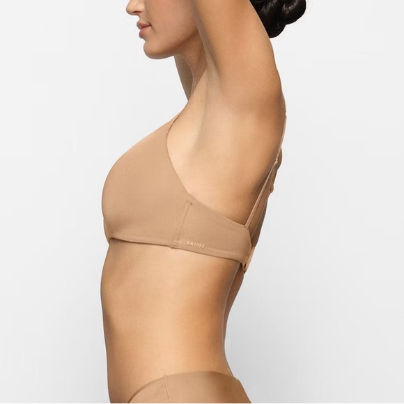 SKIMS Wireless T-Shirts Demi Bra - Picture 2 of 7